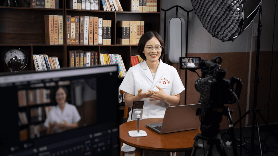 集团响应“没有全民健康,就没有全面小康”的号召，依托互联网医院及医师团队，通过短视频、直播等线上形式，面向普通大众提供日常居家养生方法，解决居家养生困惑。